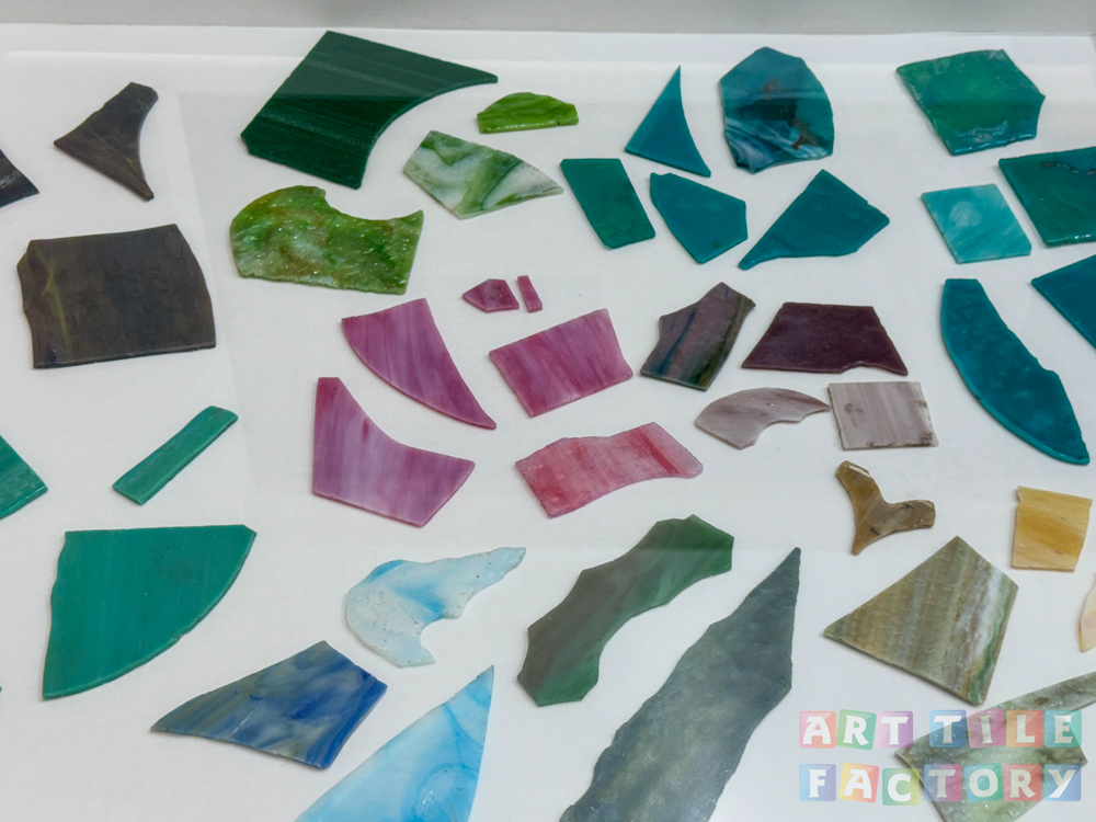 ステンドグラス片